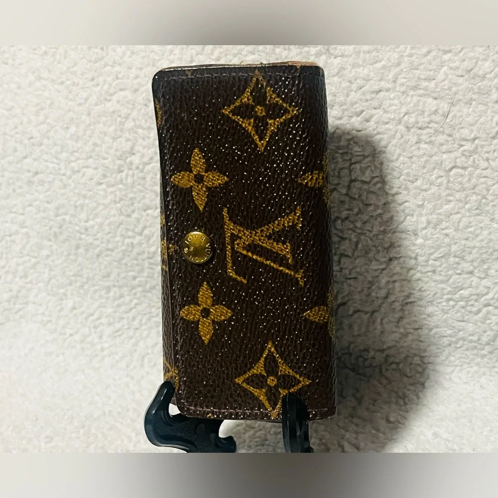 Louis Vuitton 4 Ring Key Holder - Picture 5 of 12